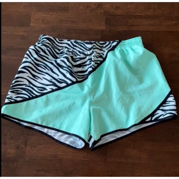 Pink Victoria's Secret Running Shorts Size Medium in Zebra & Green - Picture 1 of 6